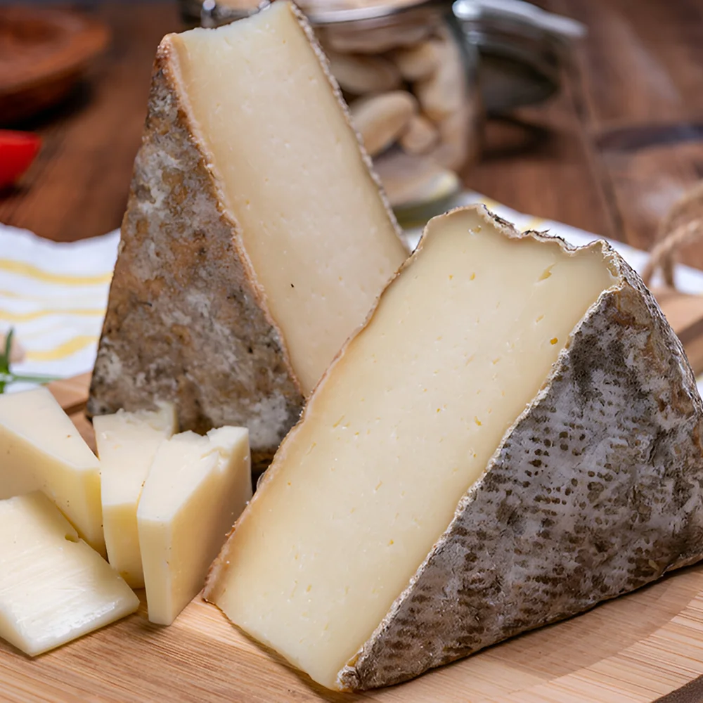 O Delice Du Corbeau Fromagerie Chateauneuf Sur Loire Tomme De Savoie